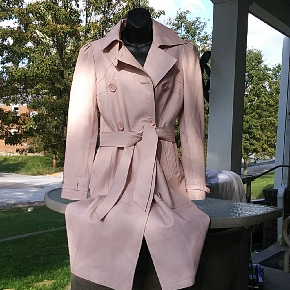- Genuine Leather!Beautiful! Victoria Secret  International!  , posh pink! Sz.6